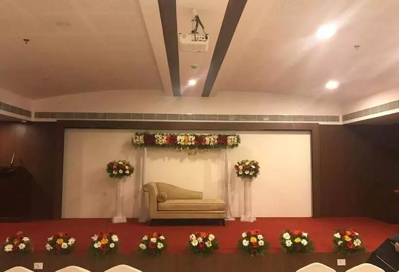 Hotelli Navaratna Inn A Luxury