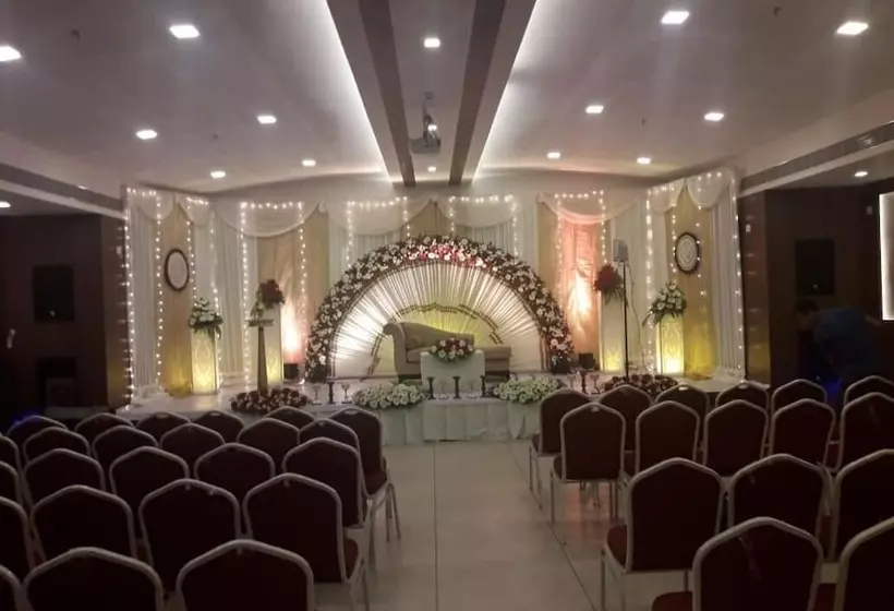 Hotelli Navaratna Inn A Luxury