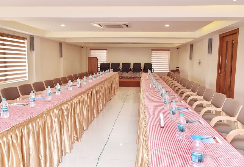 בית מלון כפרי Navaratna Inn A Luxury