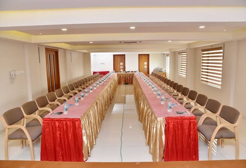 בית מלון כפרי Navaratna Inn A Luxury