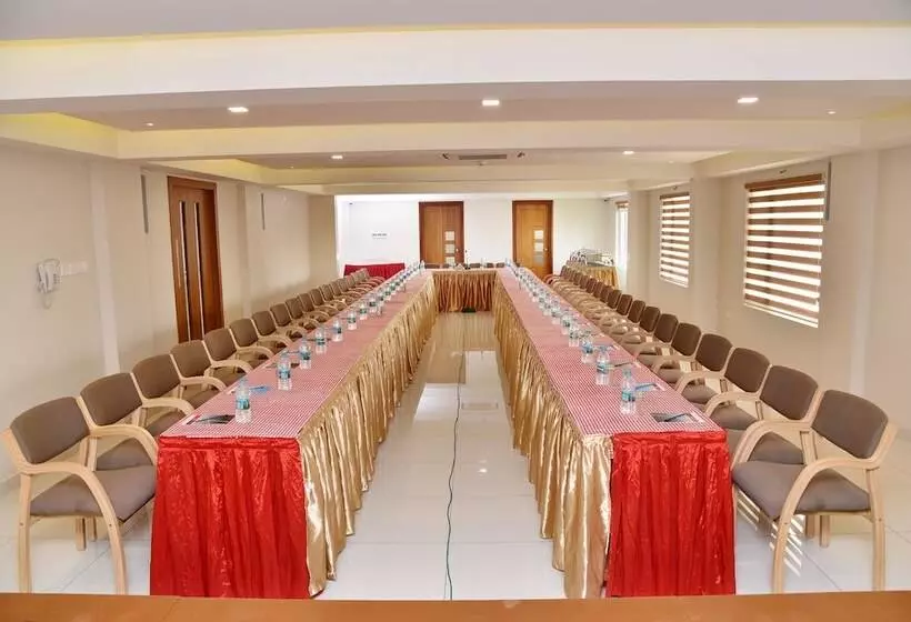 Hotelli Navaratna Inn A Luxury