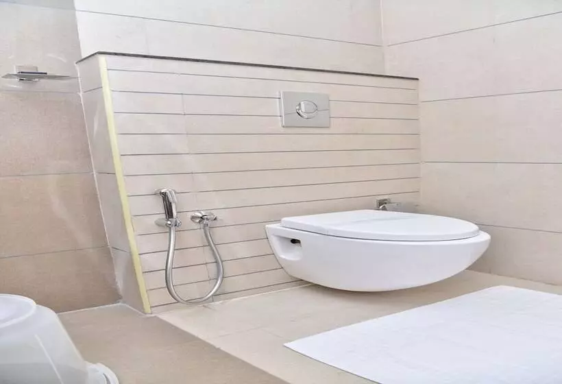 Hotelli Navaratna Inn A Luxury