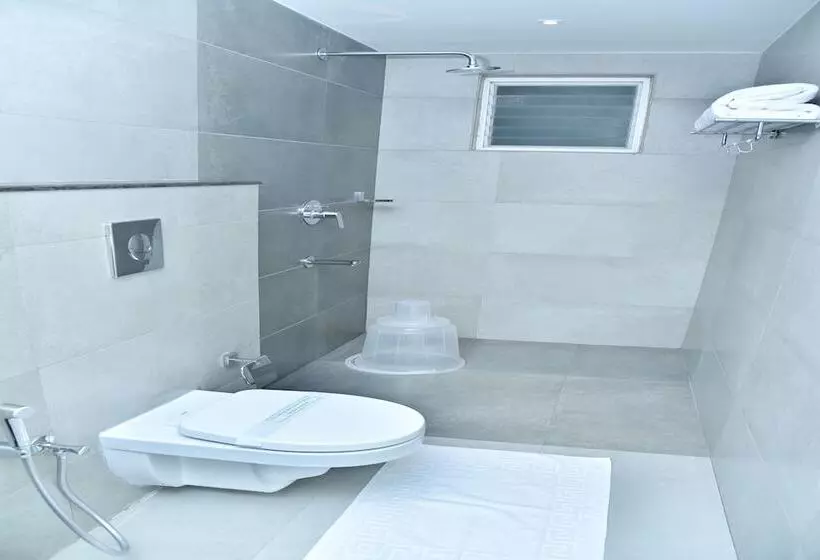 Hotelli Navaratna Inn A Luxury