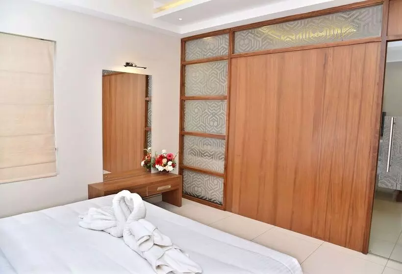 Hotelli Navaratna Inn A Luxury