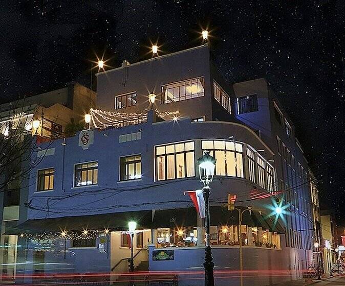 Macondo De Pizza Pazza Hotel Restobar