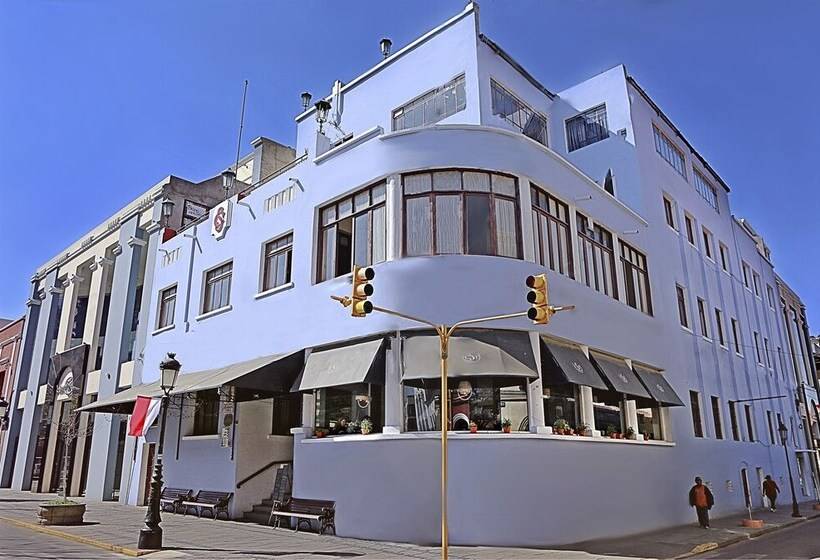 Macondo De Pizza Pazza Hotel Restobar