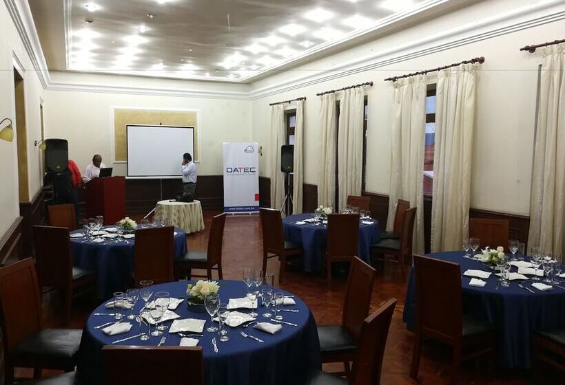 Macondo De Pizza Pazza Hotel Restobar