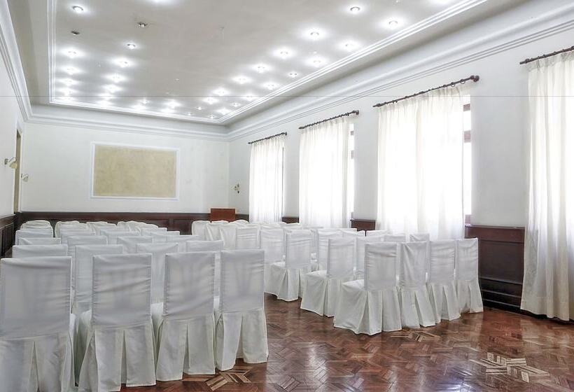 Macondo De Pizza Pazza Hotel Restobar