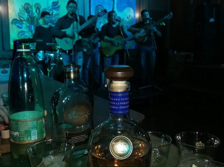 Macondo De Pizza Pazza Hotel Restobar