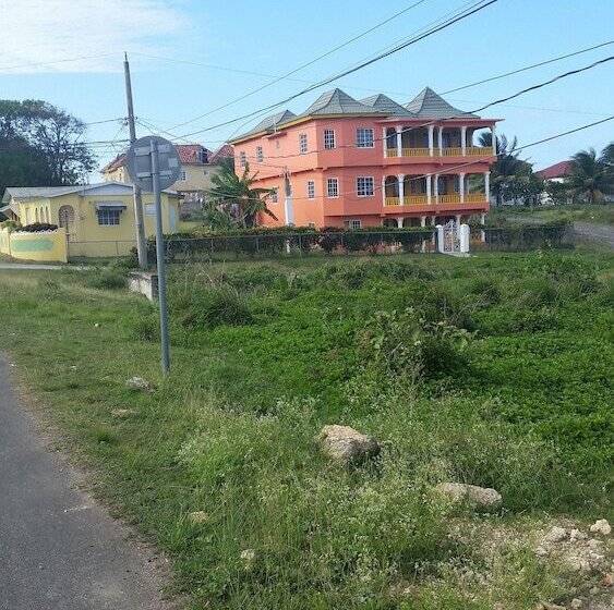 پانسیون Residential Family Home