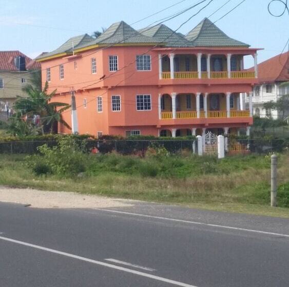 پانسیون Residential Family Home