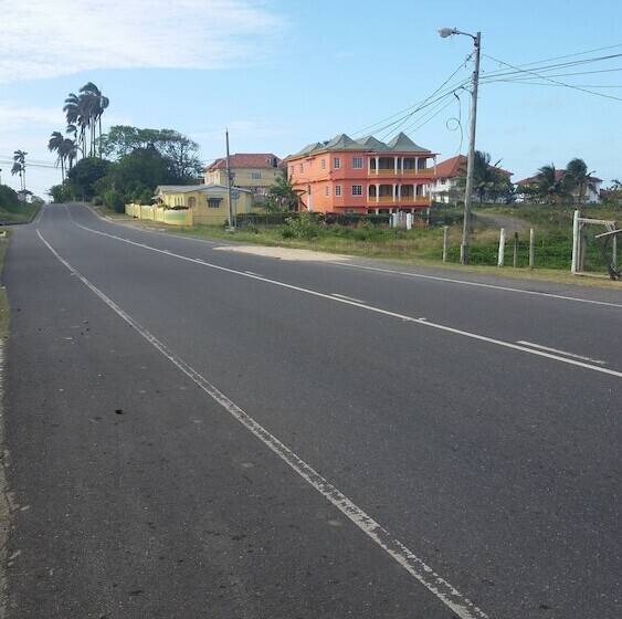 پانسیون Residential Family Home