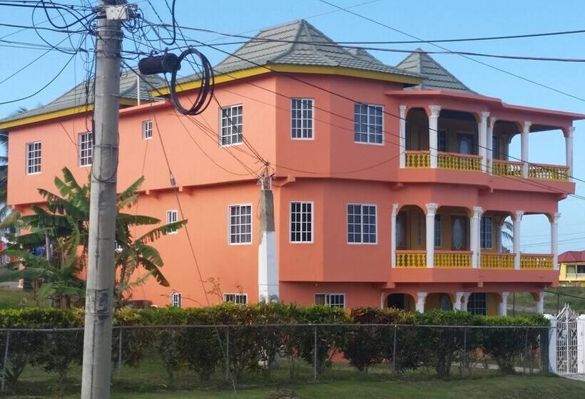 پانسیون Residential Family Home