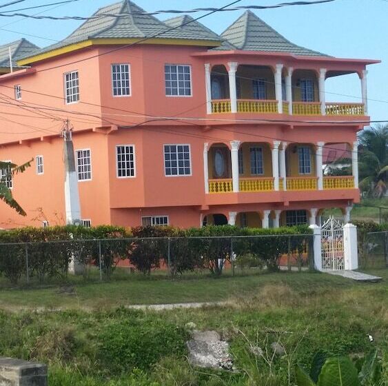 پانسیون Residential Family Home