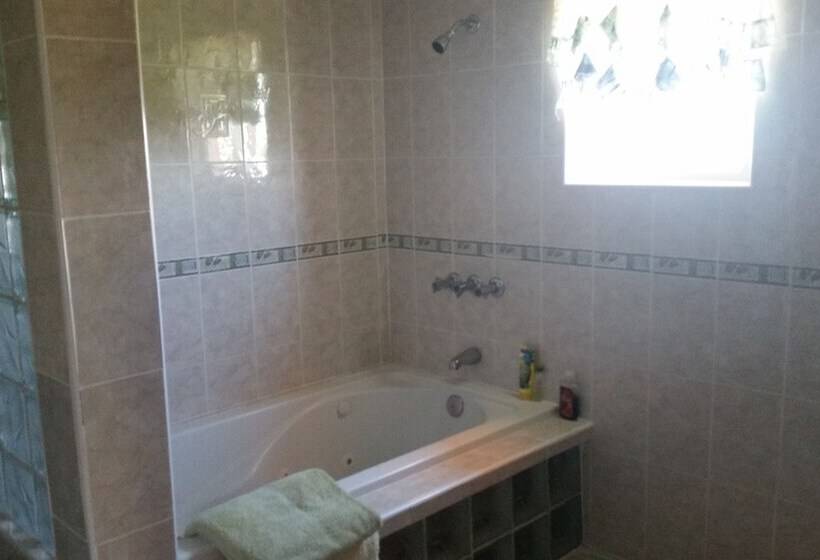 پانسیون Residential Family Home