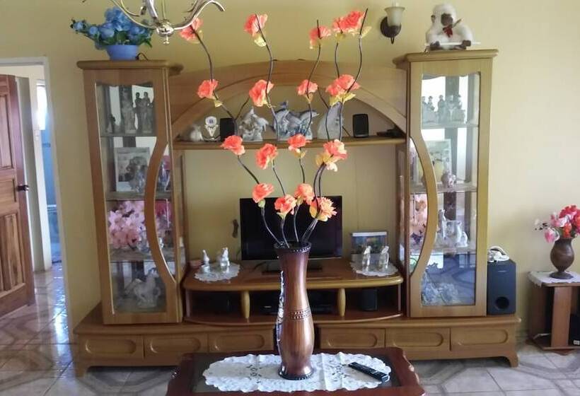 پانسیون Residential Family Home