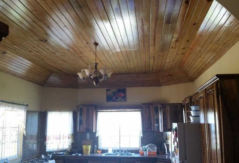 پانسیون Residential Family Home