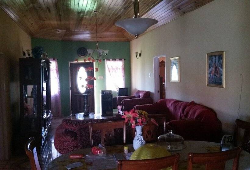 پانسیون Residential Family Home