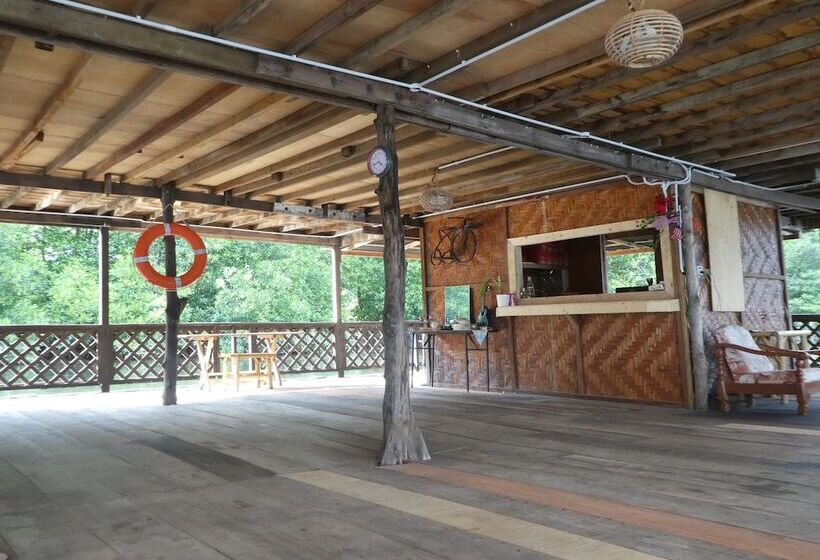 Bakau Hijau Riverlodge Hostel