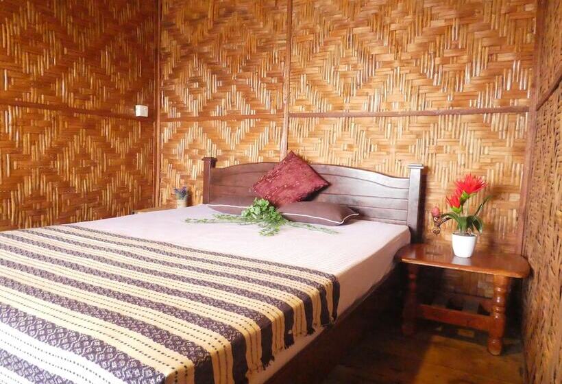 Bakau Hijau Riverlodge Hostel