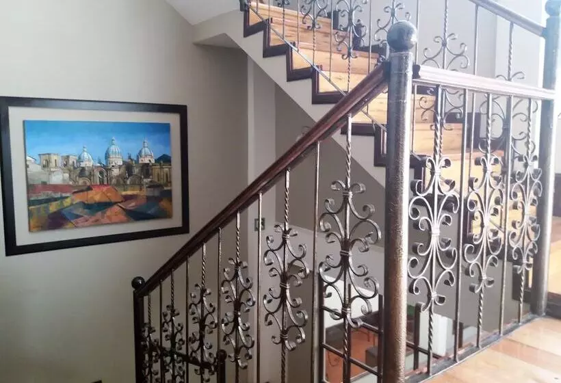 هتل Balcón Del Arte