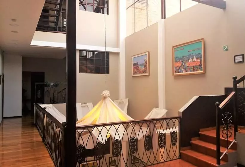 هتل Balcón Del Arte