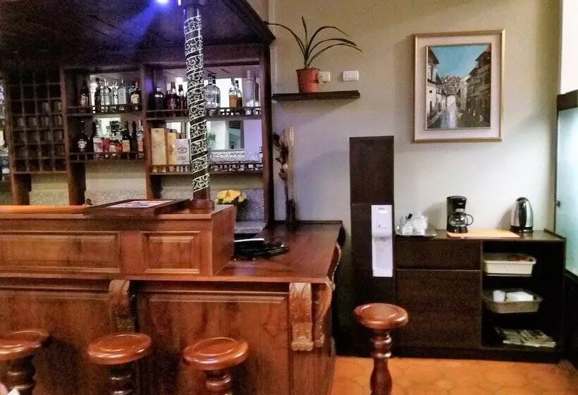 هتل Balcón Del Arte
