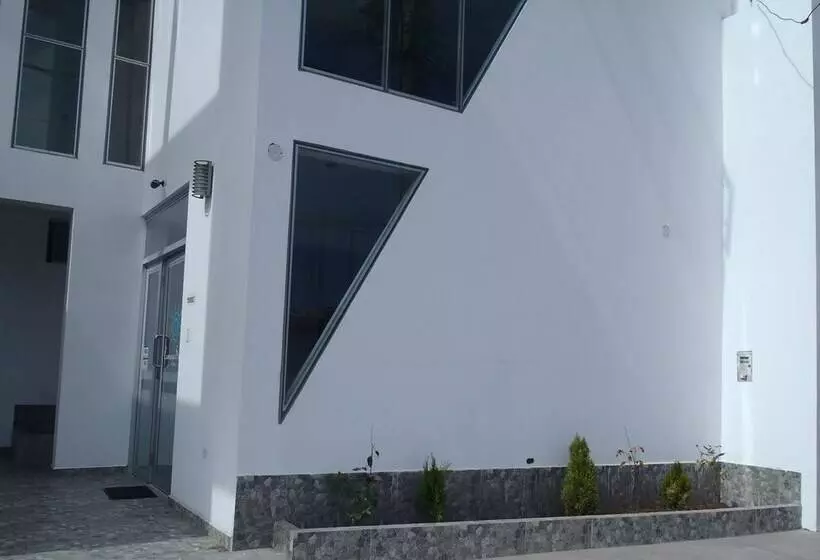 هتل Camaná Suites