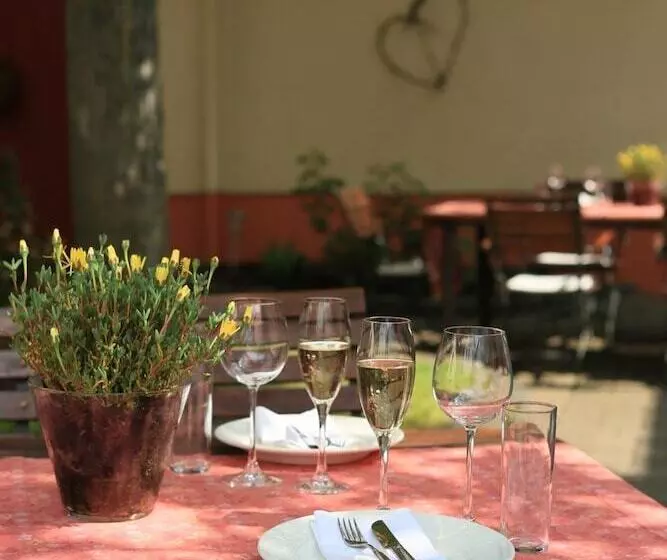 Hotelli Eventhof Und Gästehaus Weingewölbe