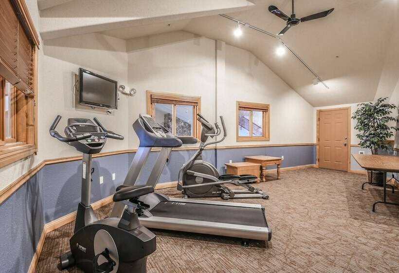 هتل Hidden River Lodge 5995