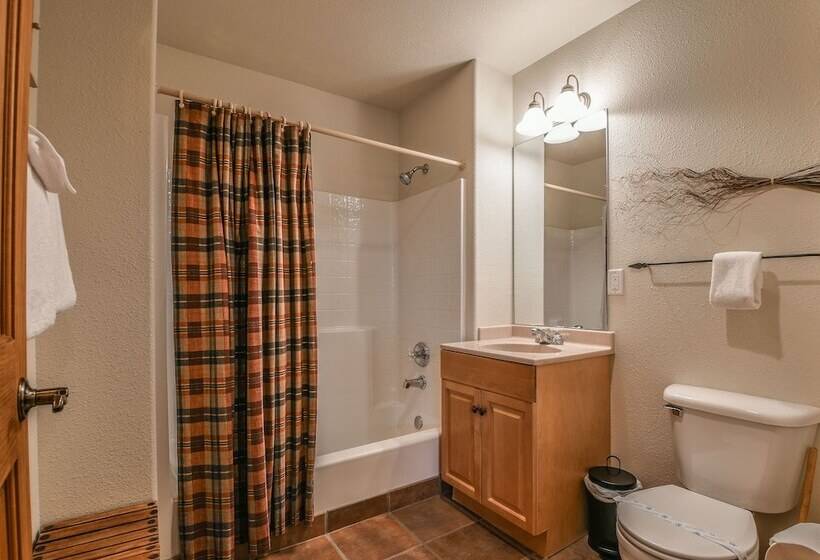 هتل Hidden River Lodge 5995