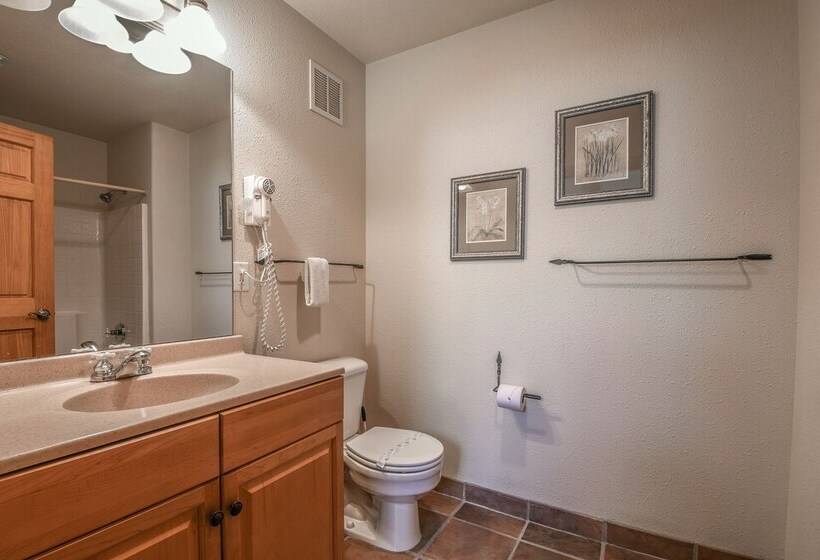 هتل Hidden River Lodge 5995