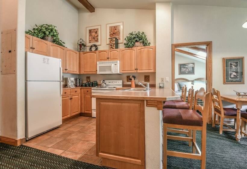 هتل Hidden River Lodge 5995