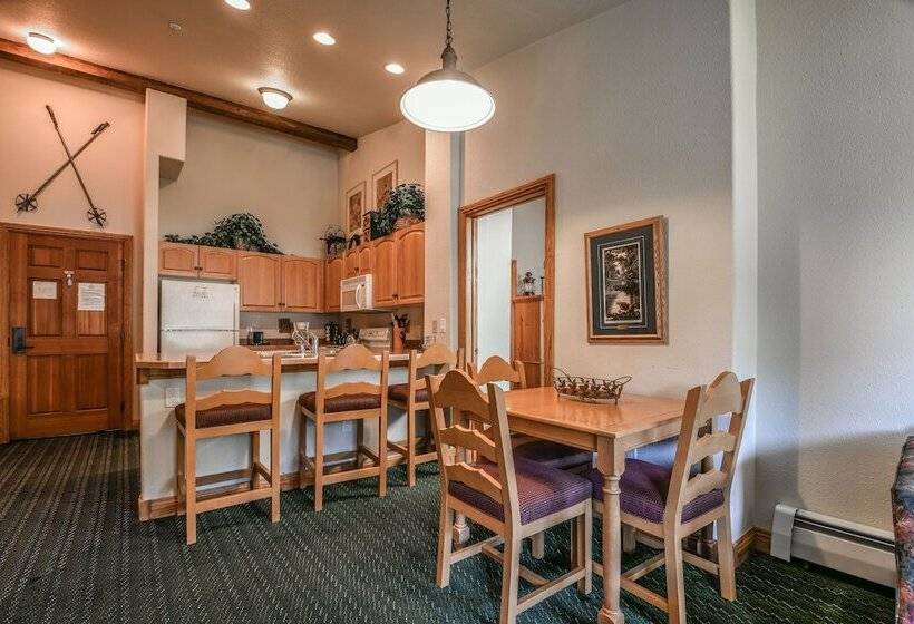 هتل Hidden River Lodge 5995