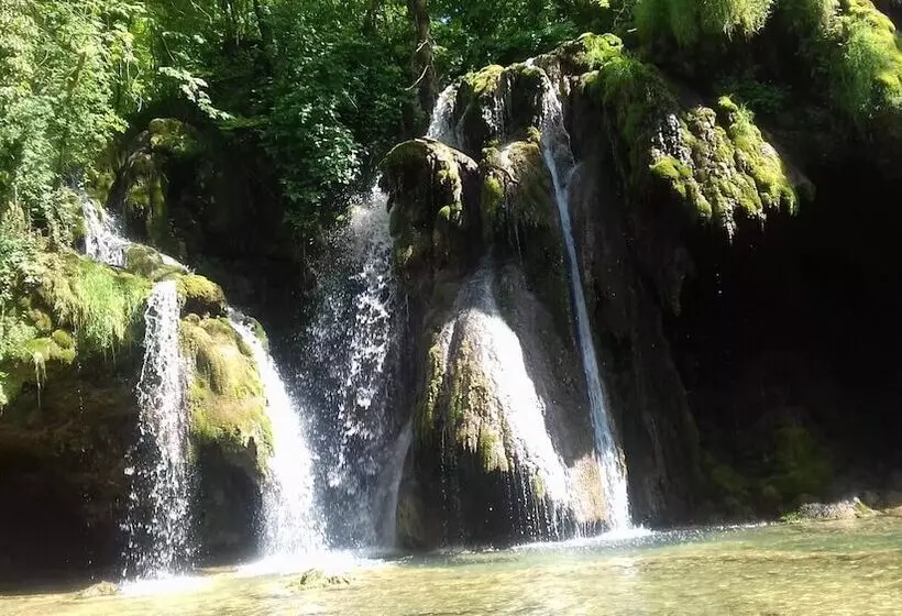 ホテル L Auberge Du Comtois