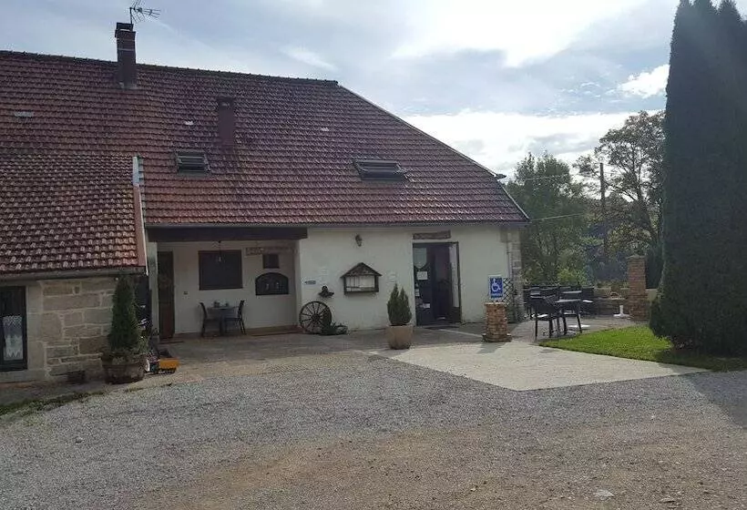 ホテル L Auberge Du Comtois