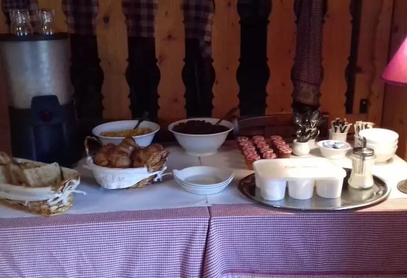 ホテル L Auberge Du Comtois