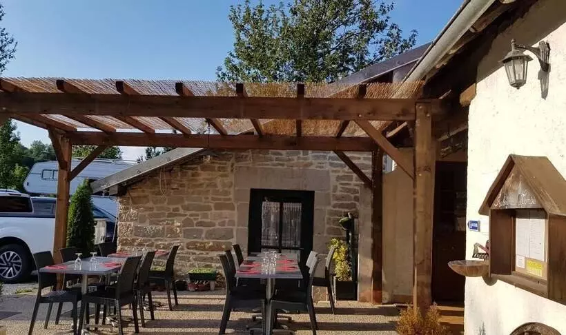 ホテル L Auberge Du Comtois