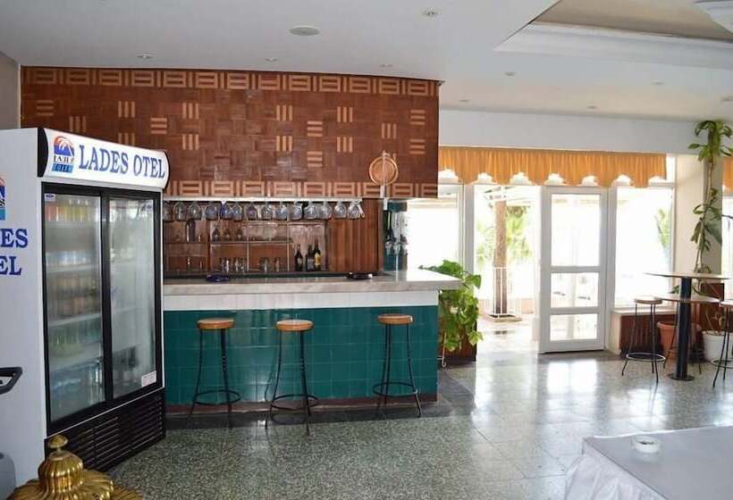 酒店 Lades