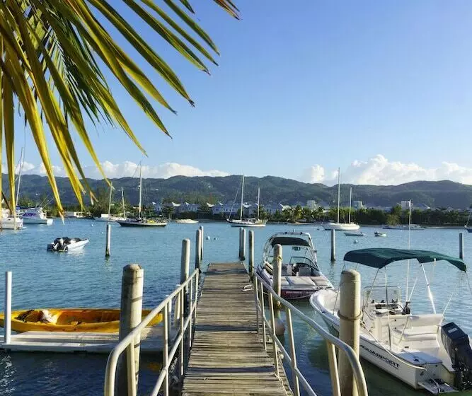 هتل Seawind On The Bay Beach Studio Olr