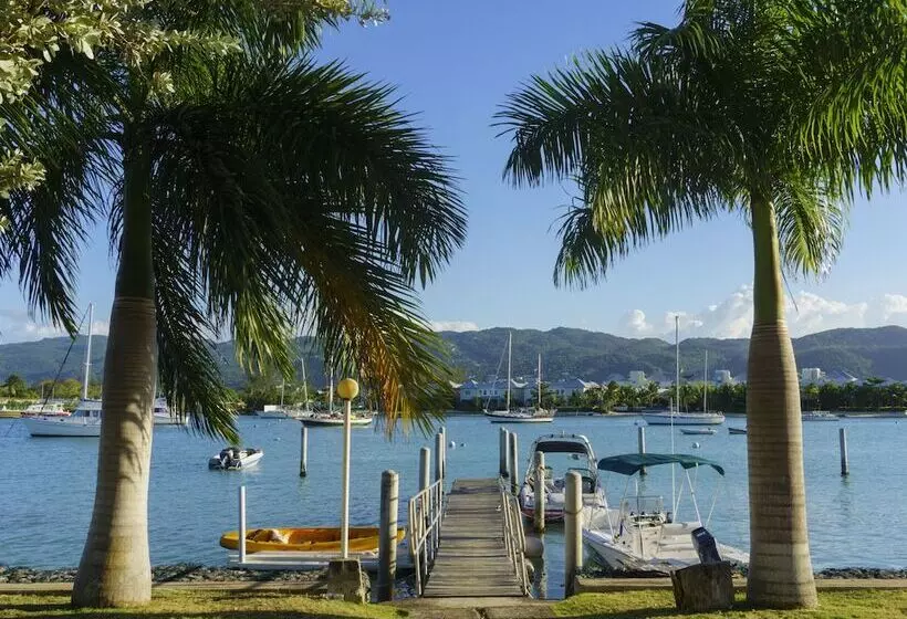 هتل Seawind On The Bay Beach Studio Olr