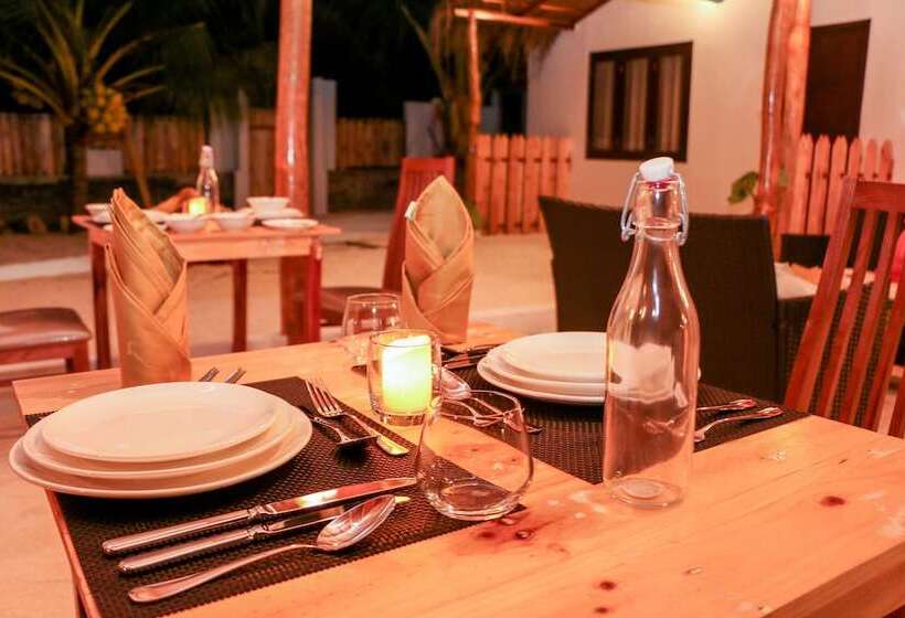 هتل The Castaway Retreat