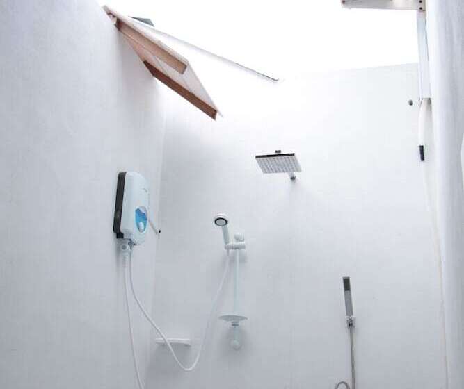 هتل The Castaway Retreat