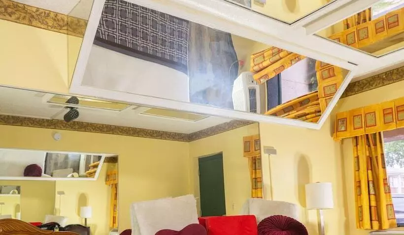 Motelli Luxe Inn And Suites