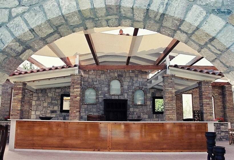 פנסיון Nicolas Village Club