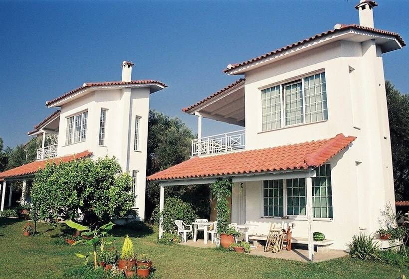 פנסיון Nicolas Village Club