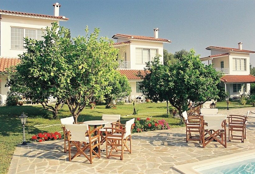 פנסיון Nicolas Village Club