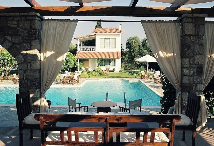 פנסיון Nicolas Village Club