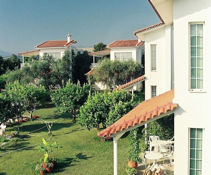 פנסיון Nicolas Village Club