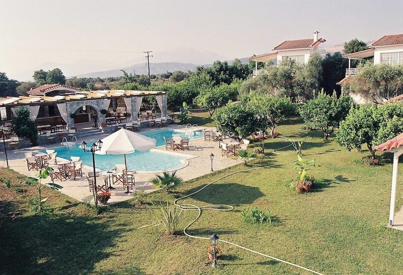 פנסיון Nicolas Village Club